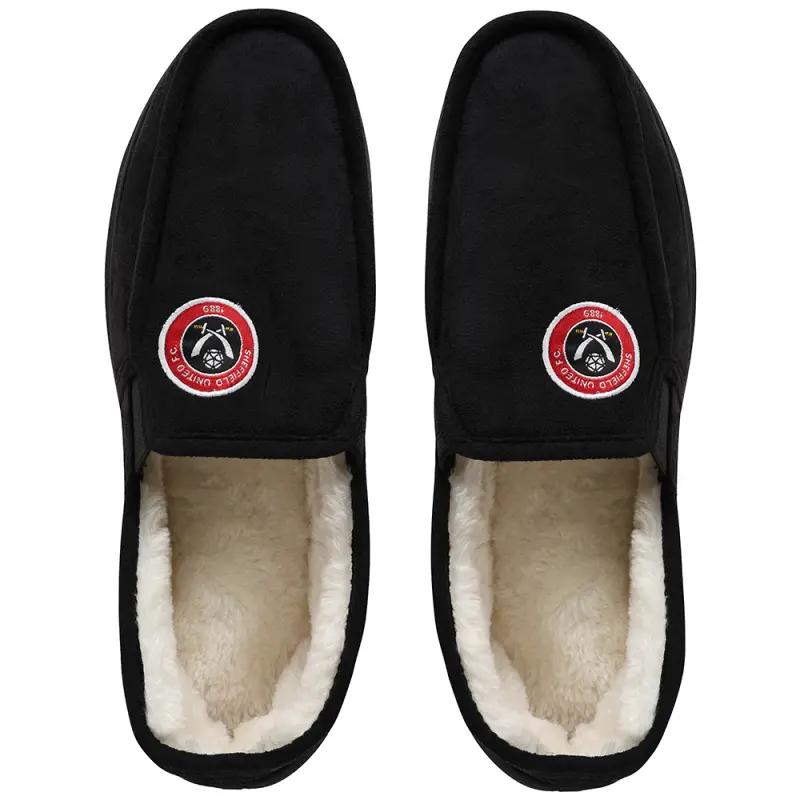 Mens Crest Moccasin Slipper Black visual highlighting the alternate view