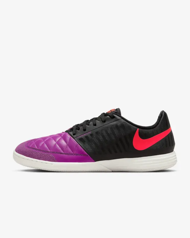 main product shot featuring Nike Lunargato II Bold Berry Bright Crimson