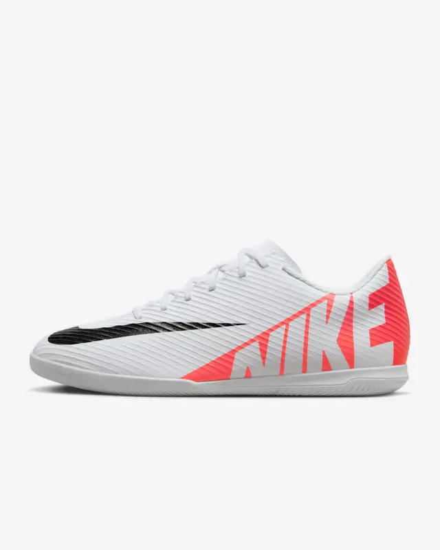 main product shot featuring Nike Mercurial Vapor 15 Club IC Ready Pack