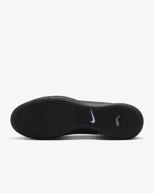 Product photography of Nike Mercurial Vapor 16 Academy IC Shadow Pack, alternate