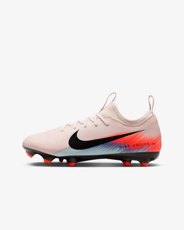 Main Image – Nike Zoom Mercurial Vapor 16 Academy FG/MG United 002 Pack (GS) main product shot featuring Nike Zoom Mercurial Vapor 16 Academy FG/MG United 002 Pack (GS)