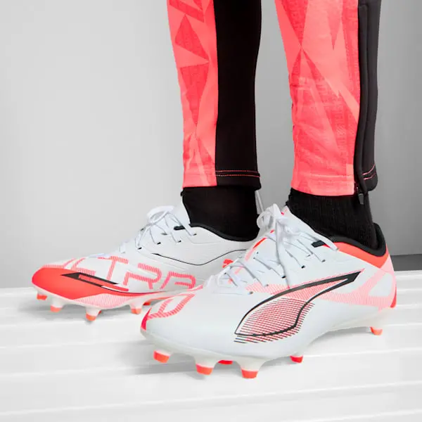 Puma Football Boots Ultra 5 Play visual highlighting the alternate view