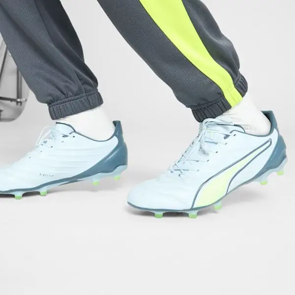 alternate photo showcasing Puma King Pro FG AG 'Lights Out Pack'