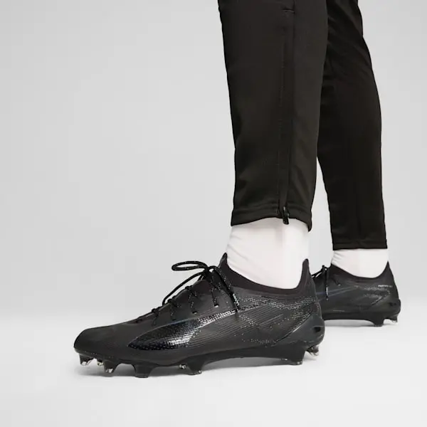 Puma Ultra 5 Ultimate FG Black / Silver displayed in a alternate image